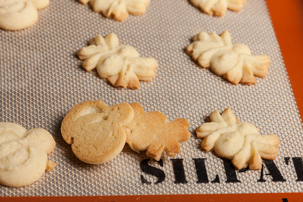 Silpat Baking Mat • قاعدة سيلبات للفرن حجم متوسط - plantnmore